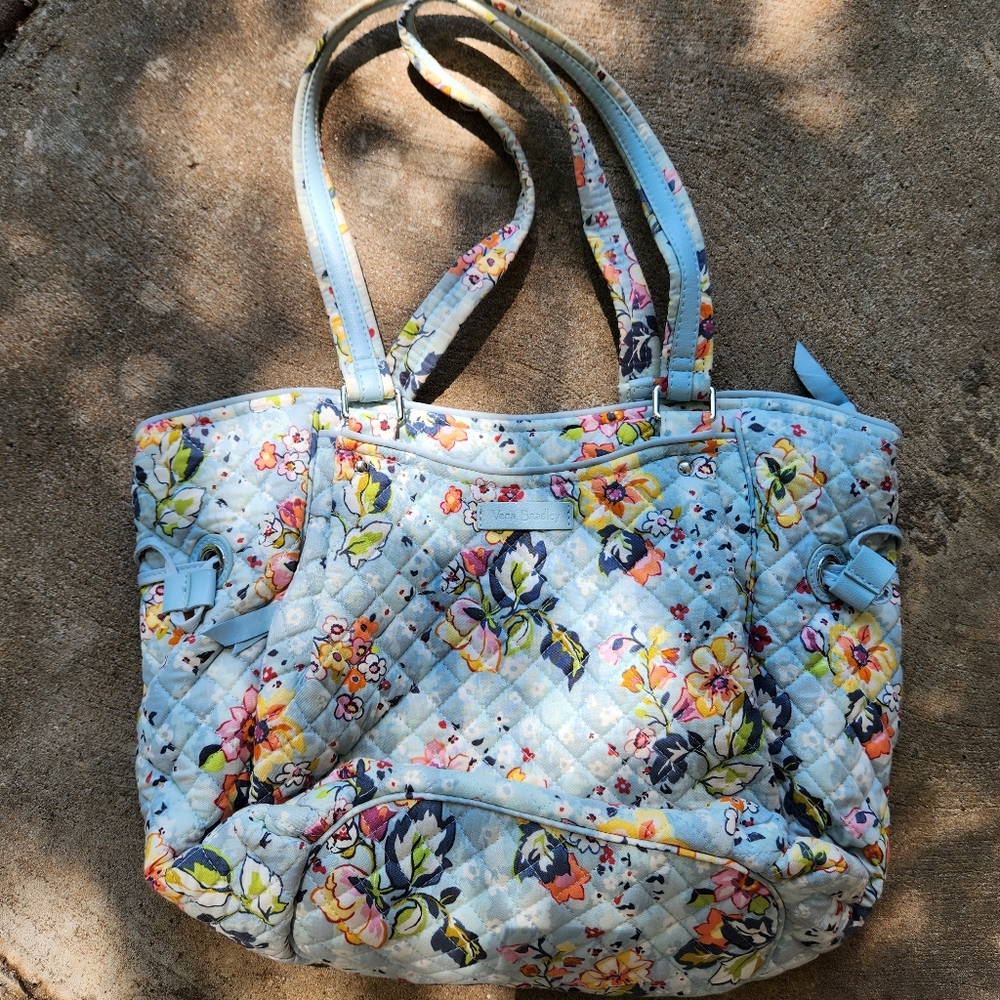 Vera Bradley Glenna Satchel. Floating Garden
